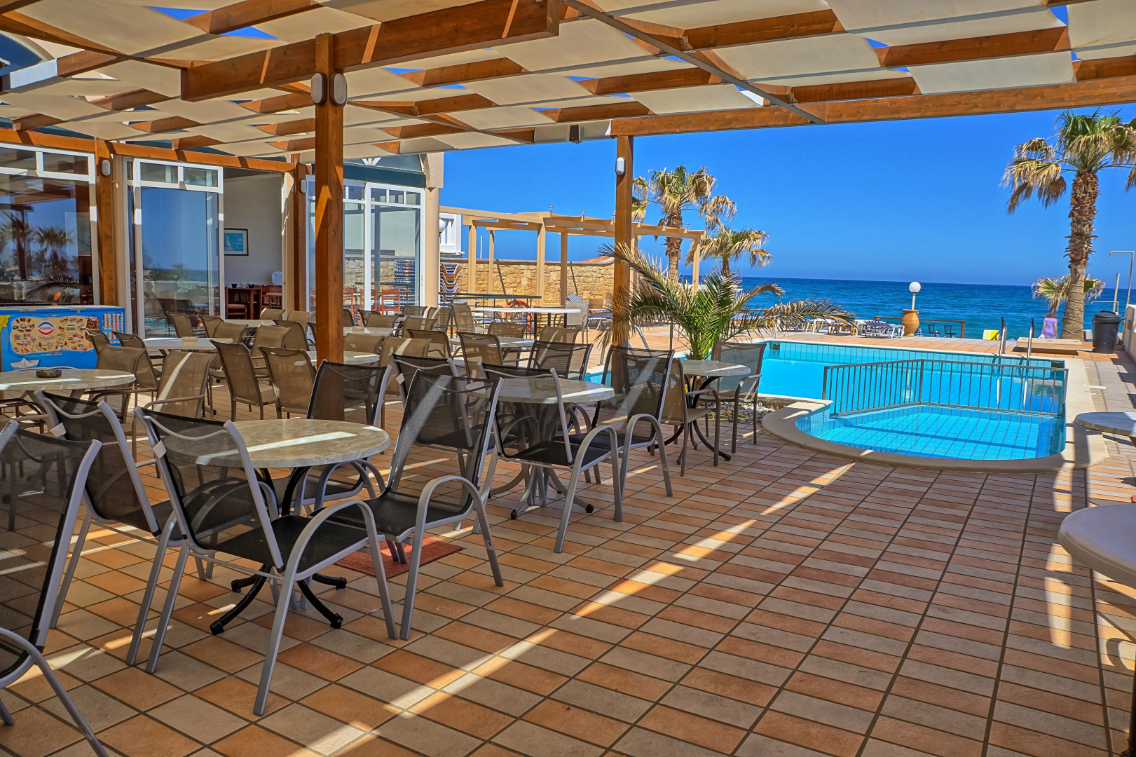 Апартаменты Seafront Beach Hotel