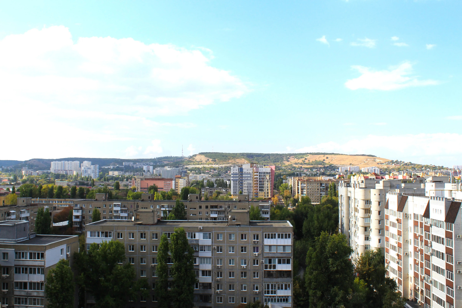 Апартаменты Apato Уютная студия с видом на город и горы