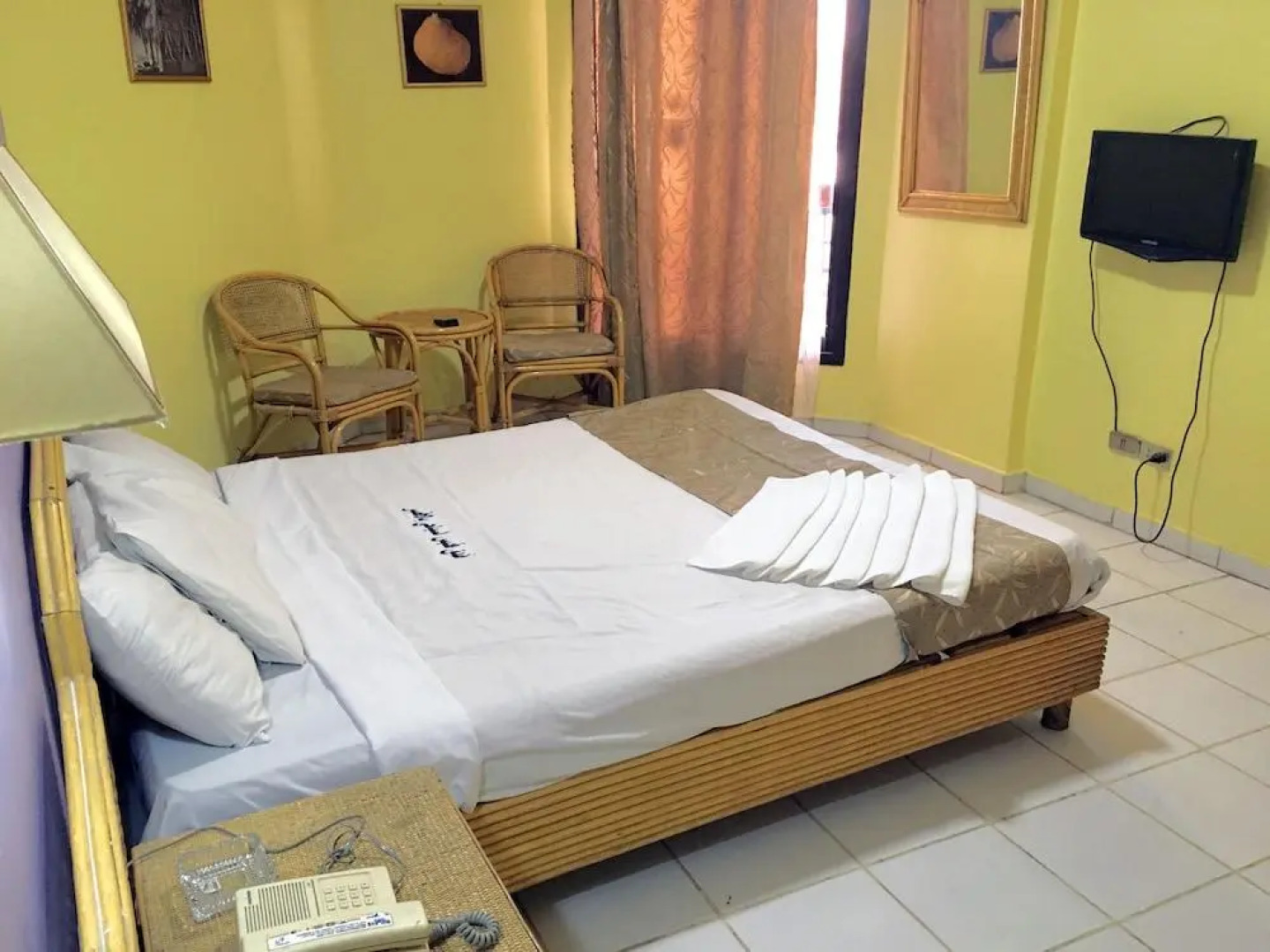 Отель Gaddis Hotel, Suites and Apartments