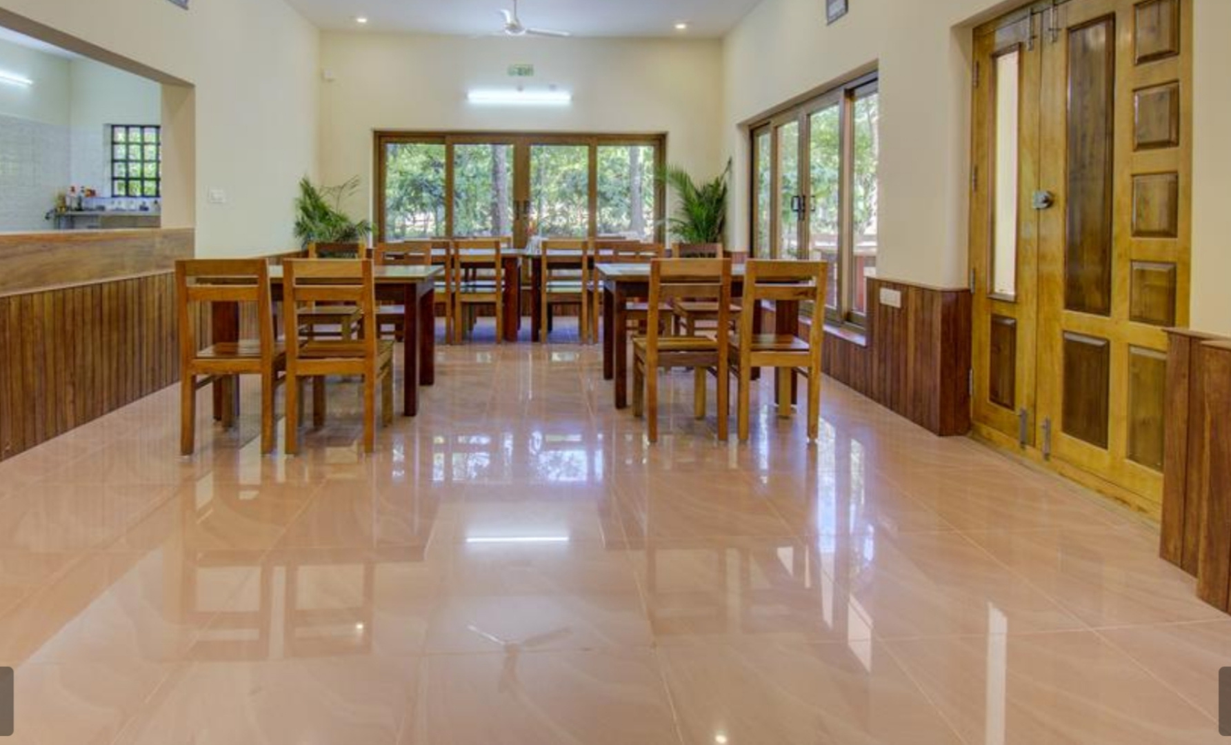 Отель Whispering woods coorg