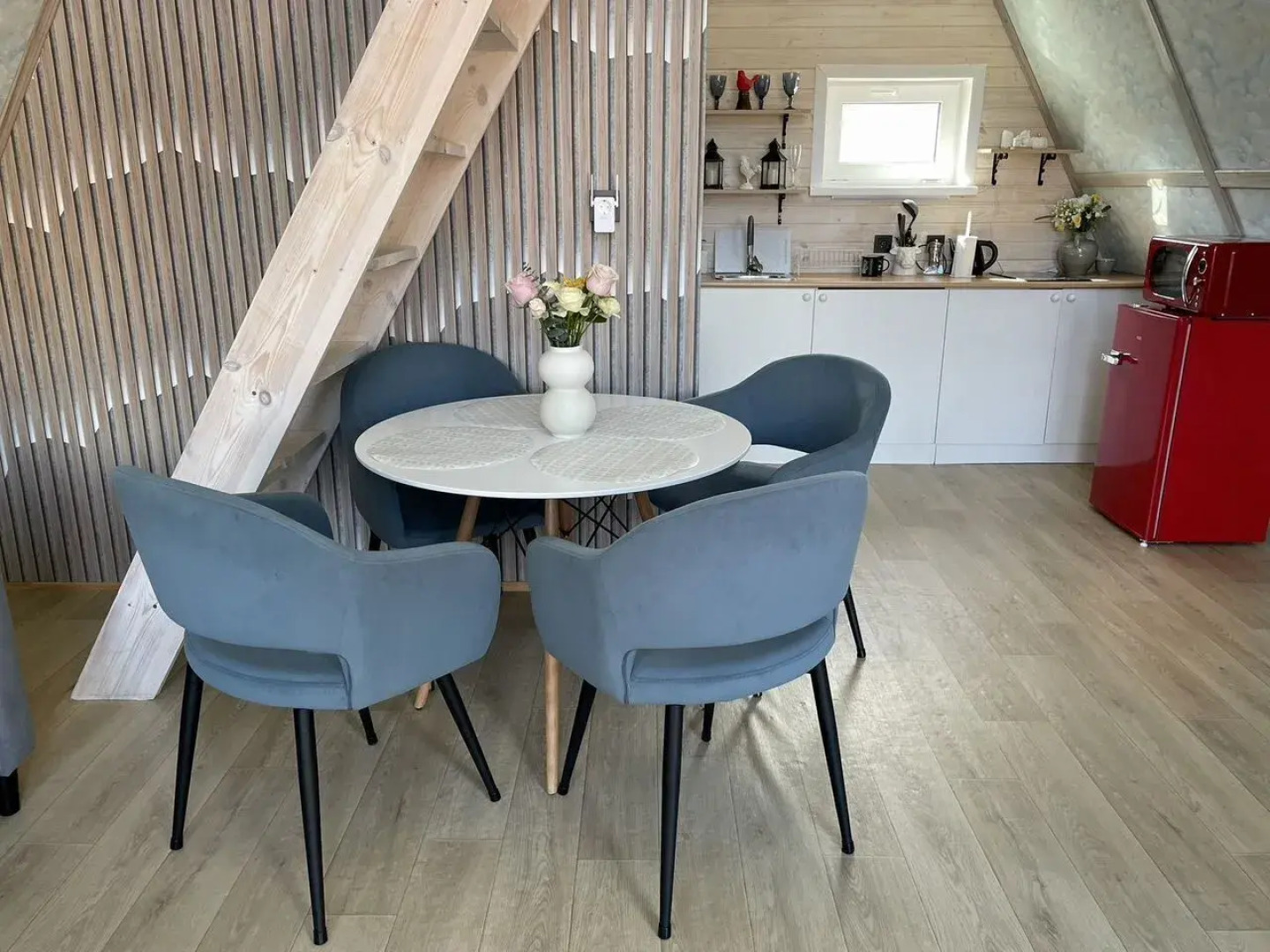 Частный дом А-фрeйм с баней и артезиaнским бaсceйном