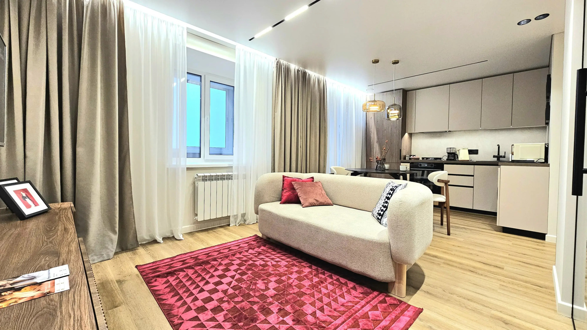 Квартира с Дизайнерским Ремонтом в Центральной Части Города от Urban Apartments