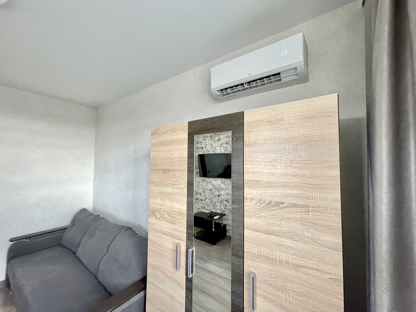 Двухкомнатная квартира сети "PanApartments" с панорамным видом на город