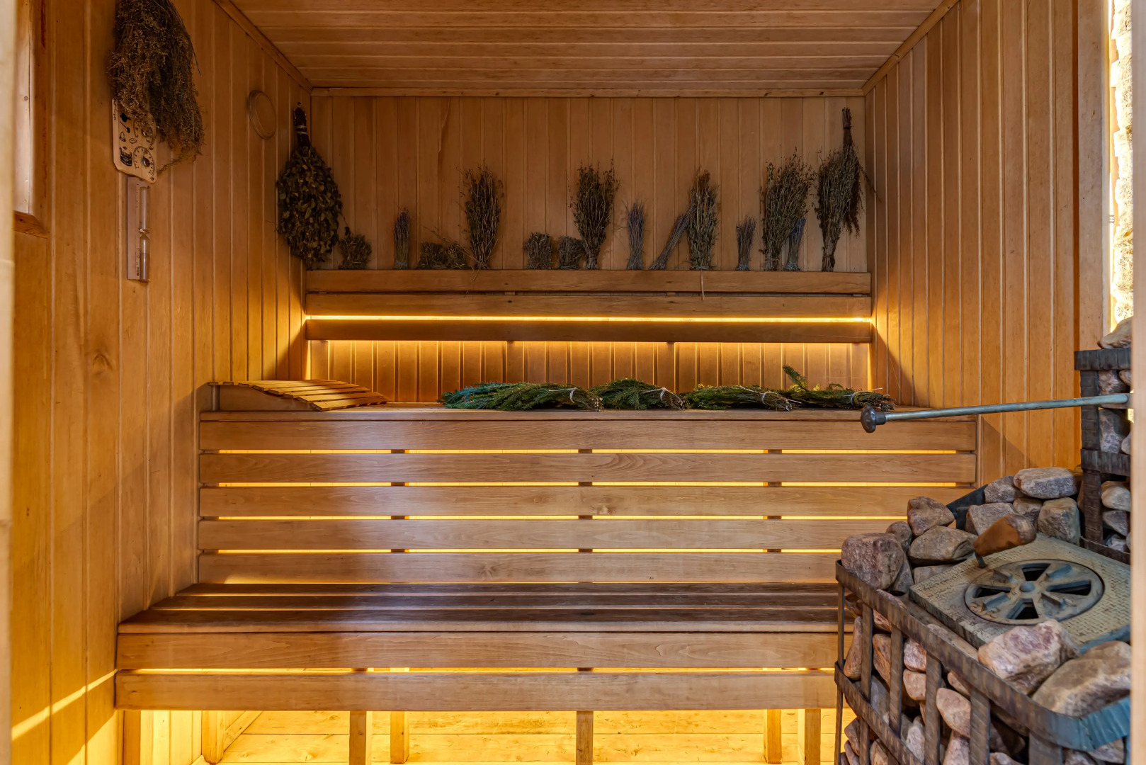 Частный дом с бaнeй на дpoвaх Harmony