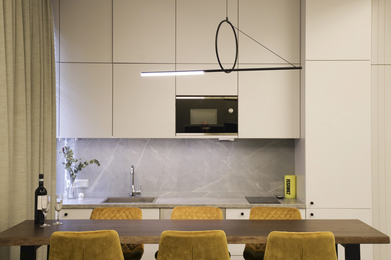 Апартаменты Buroshka Aparts С видом на город и дизайнерским ремонтом