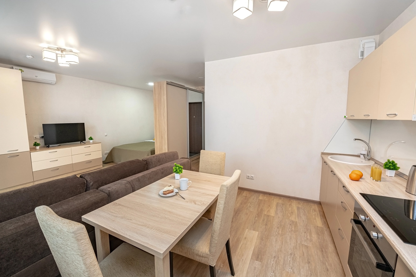 Апартаменты TopHouse на Можжевеловой 18, 103