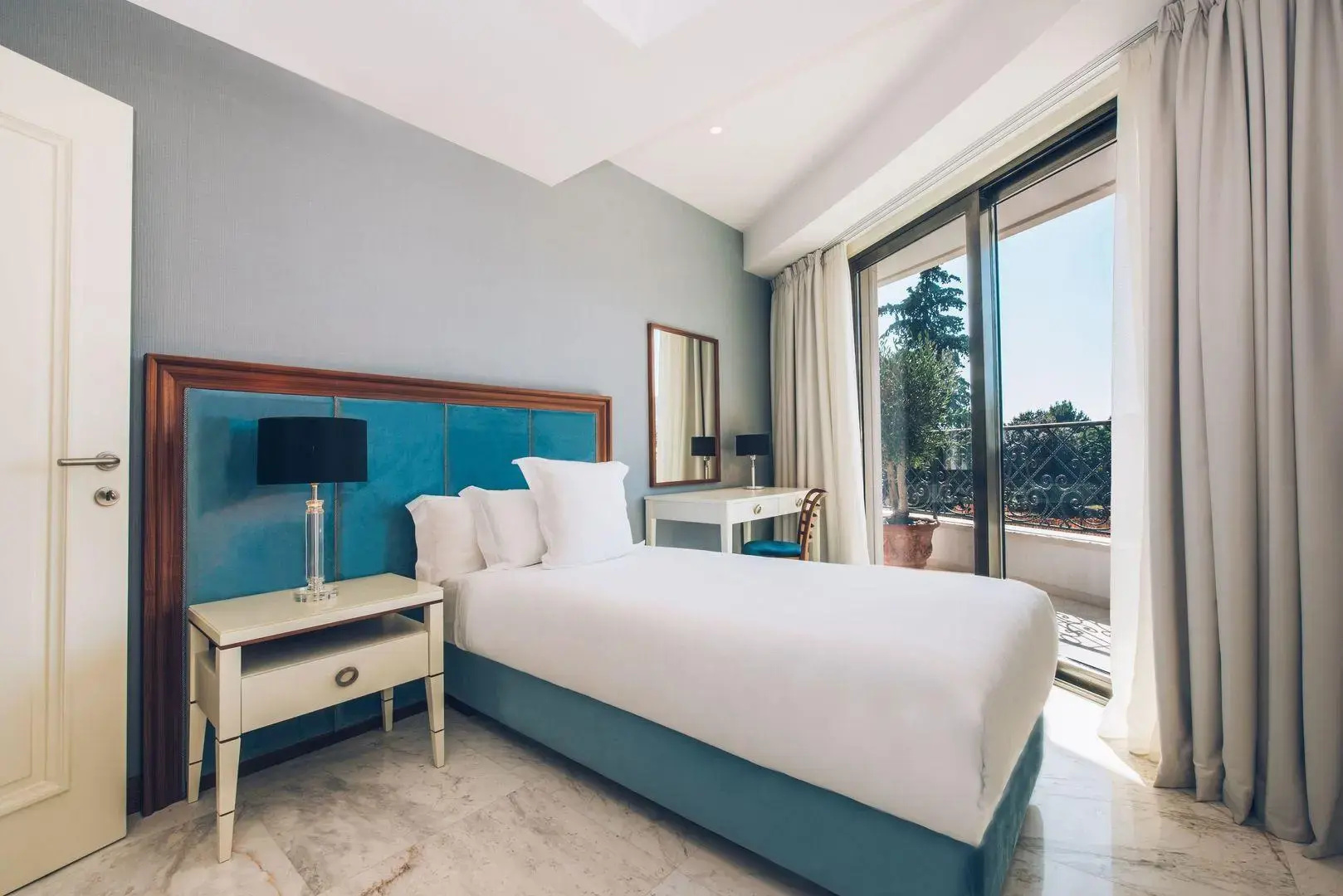 Отель Iberostar Slavija