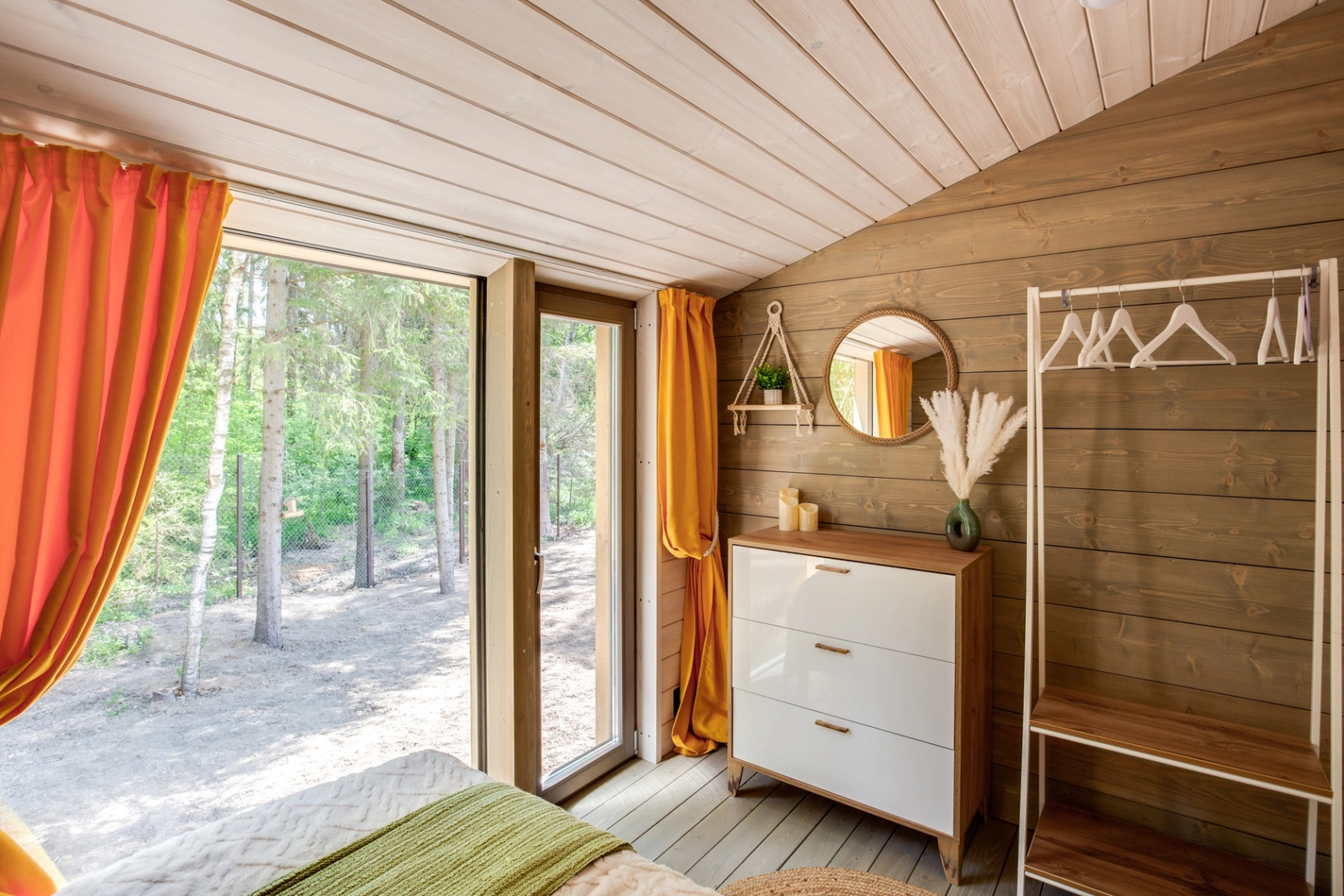 Частный дом с баней и чаном у воды и леса