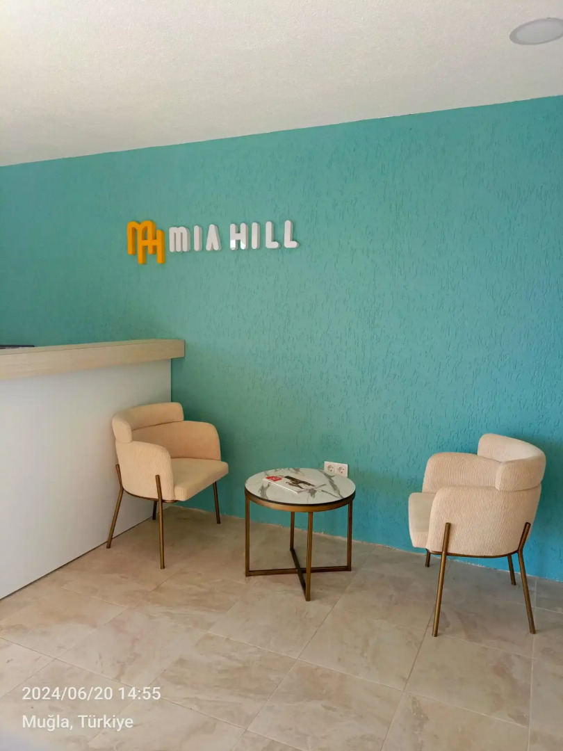 Отель Mia Hill Suites