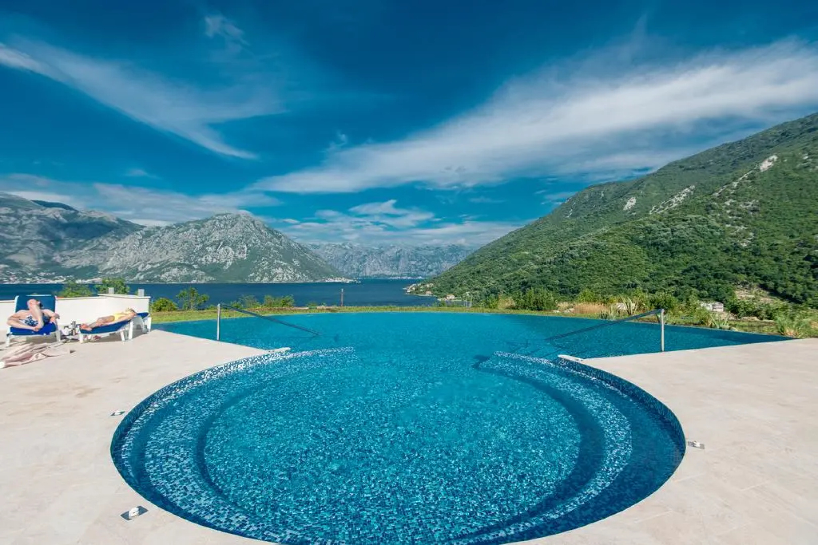 Апартаменты Gorgeous Morinj Resort