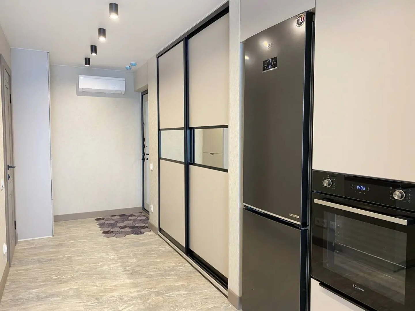 Квартира Стильная Двухкомнатная с Видом на Море во Владивостоке