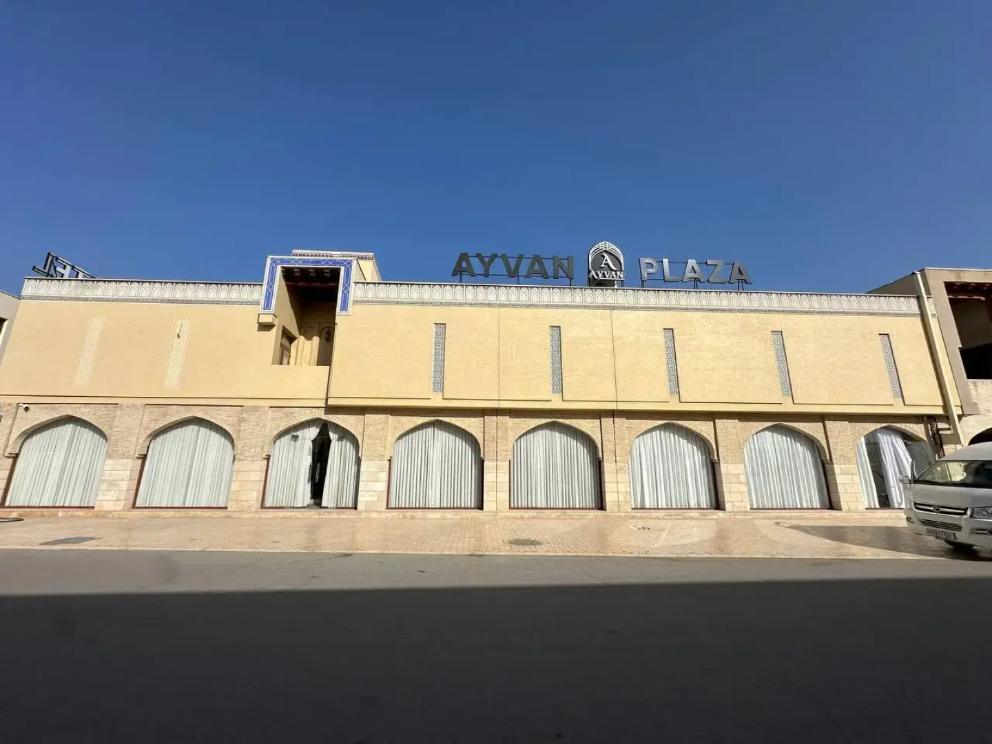 Отель Ayvan Plaza