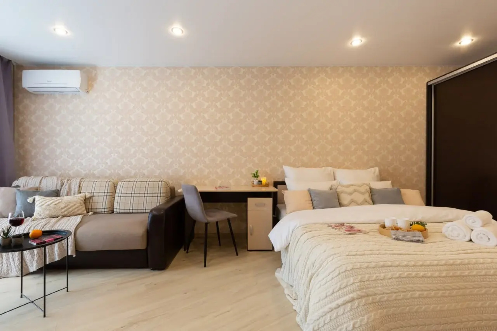 Апартаменты 1комнатные с балконом в красивом мкр Зеленограда, рядом транспорт