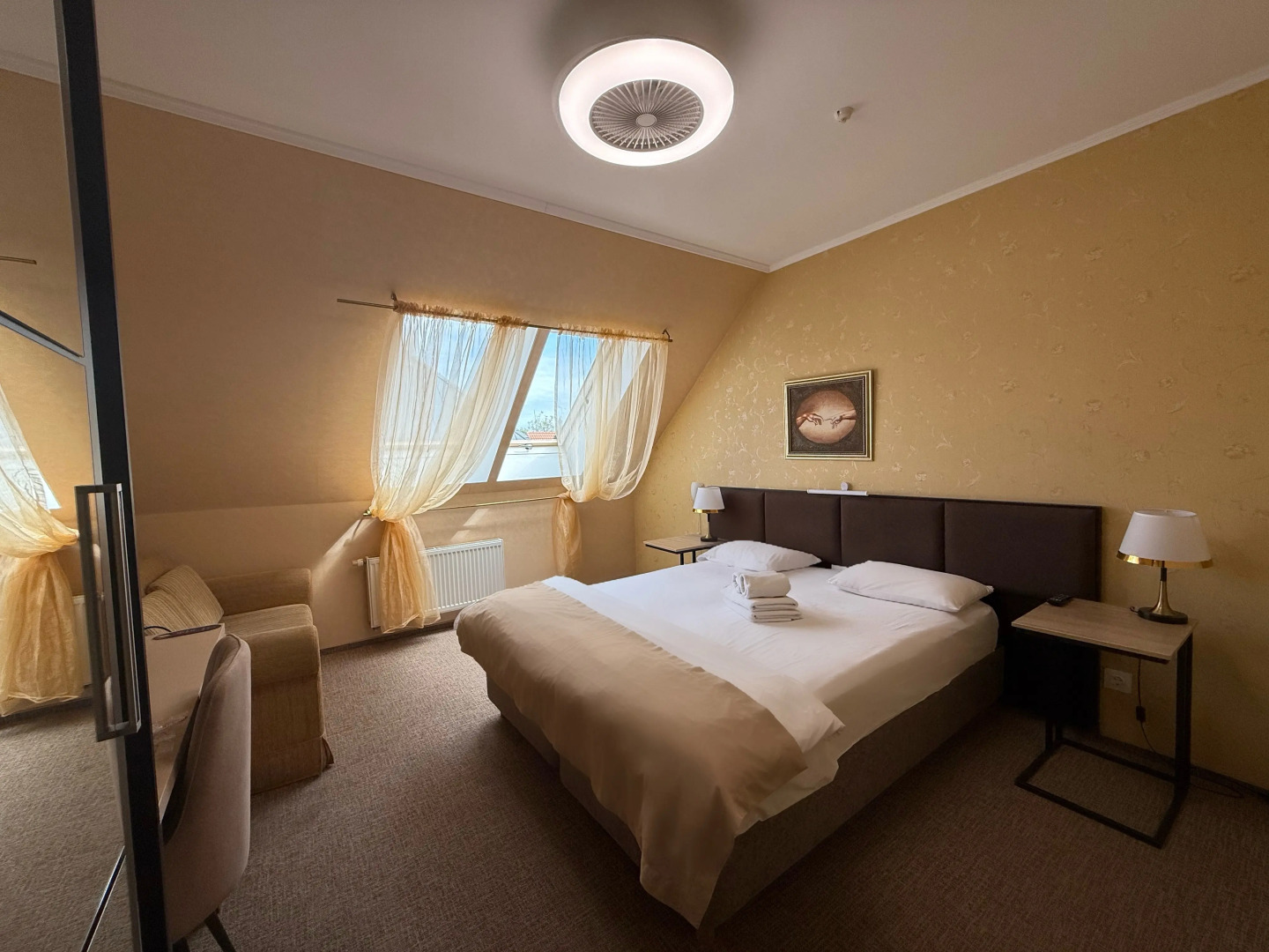 Отель Ренессанс