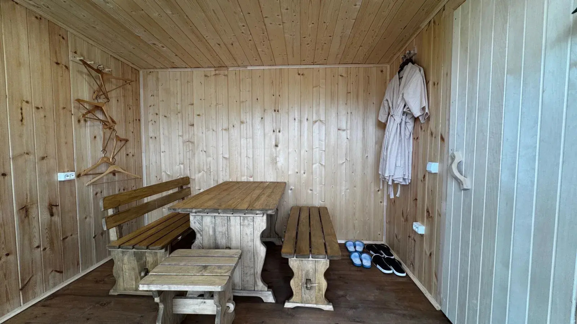 Частный Дом с Террасой и Видом на Лес