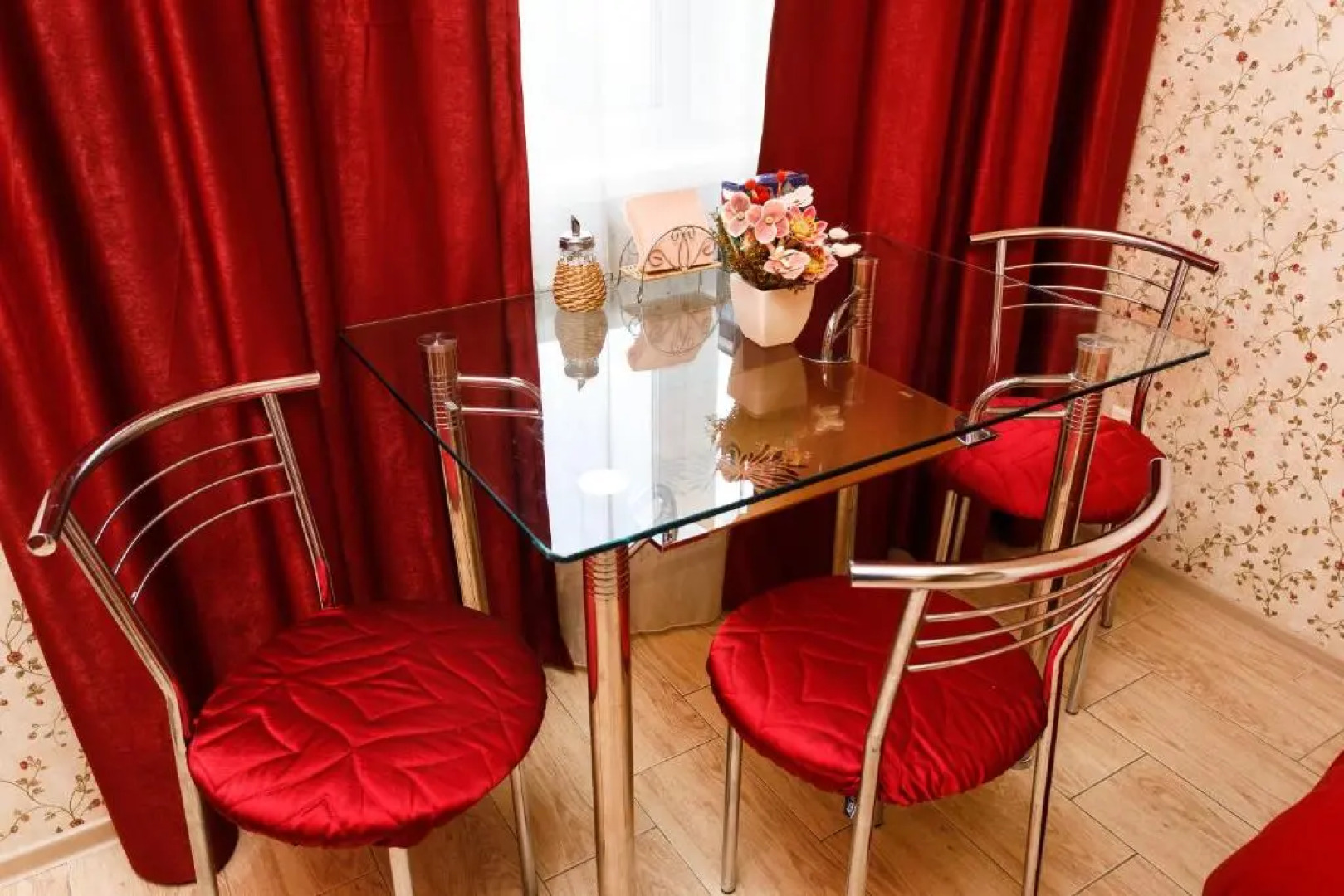 Апартаменты Серова 27