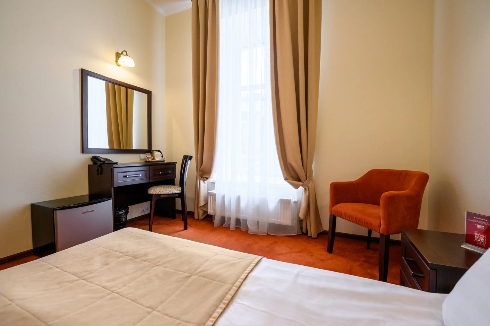 Соло на набережной реки Мойки 82