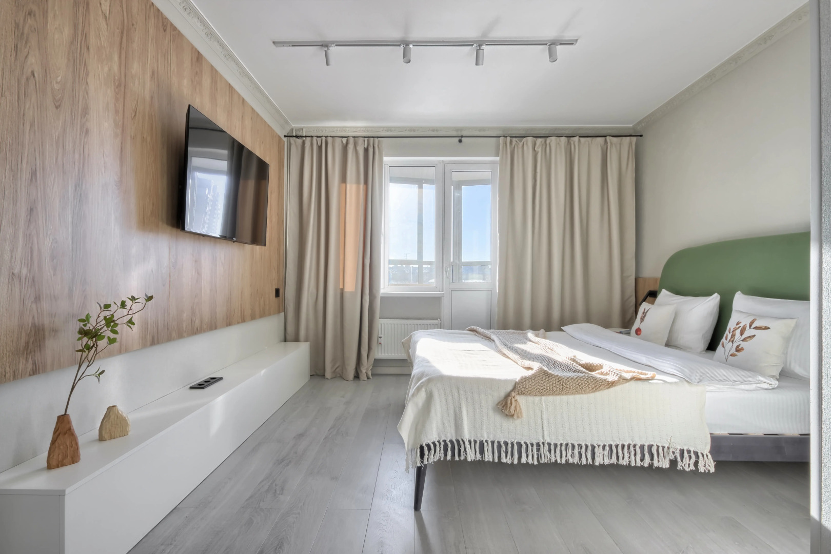 Апартаменты MyhomeYourhome на Большеохтинском пр-те 15к2