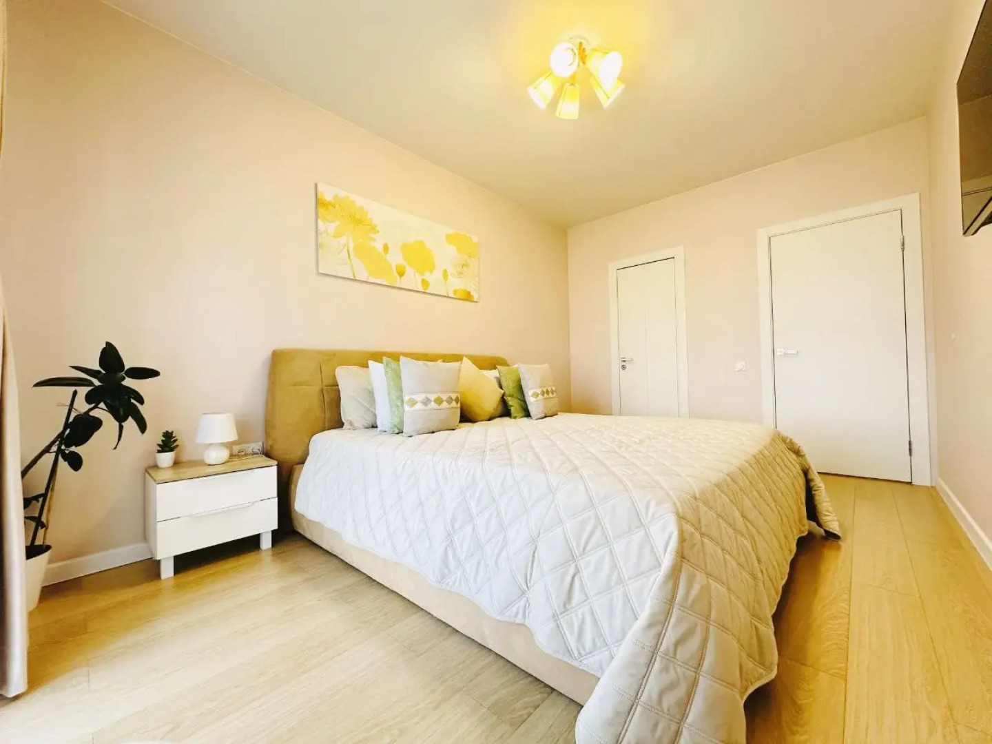 Квартира Nasutki38 Персиковый пломбир