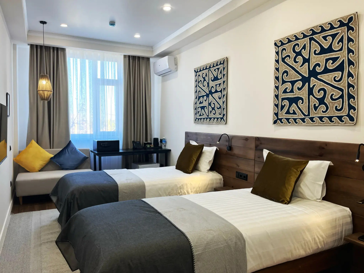 Отель Акжола