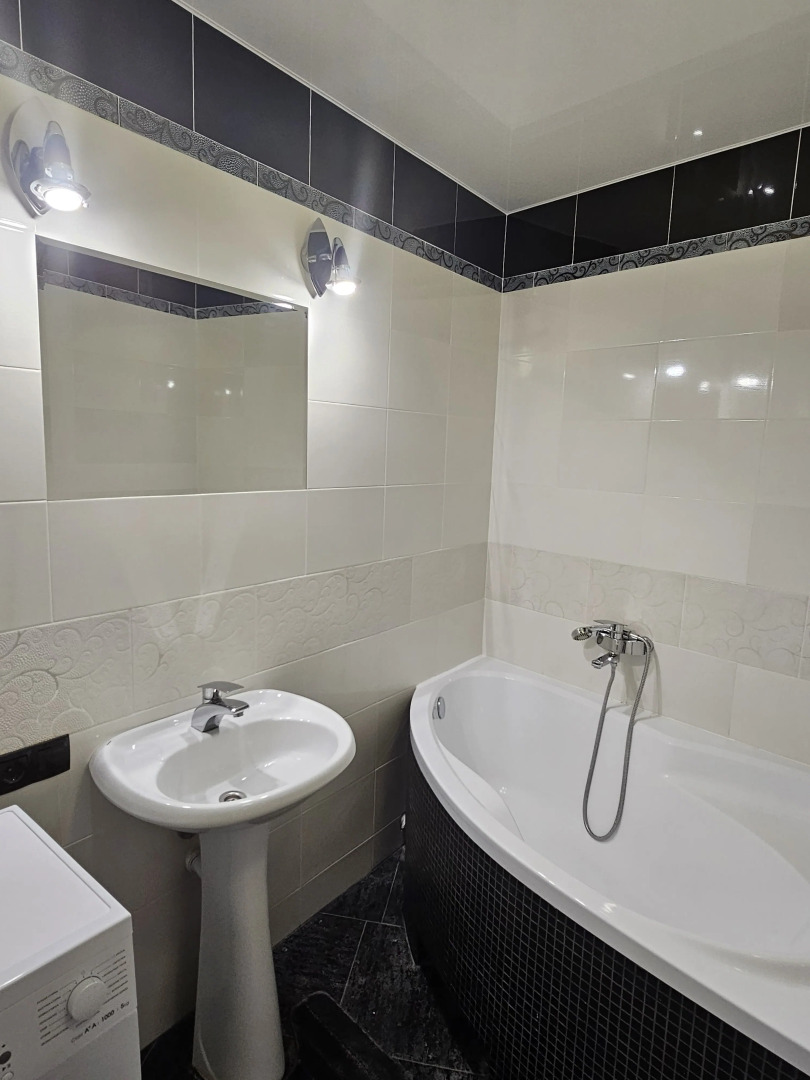 Квартира Двухкомнатная в центре на Большой Троицкой 15