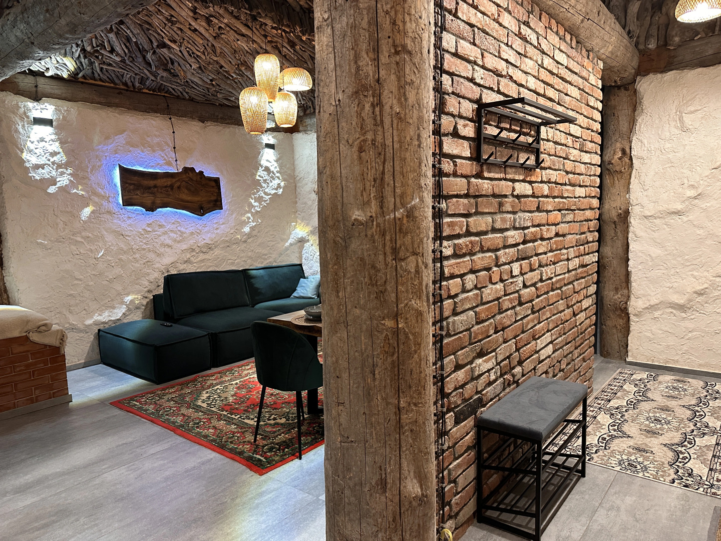 Частный дом гнѣздо с камином и двумя спальнями