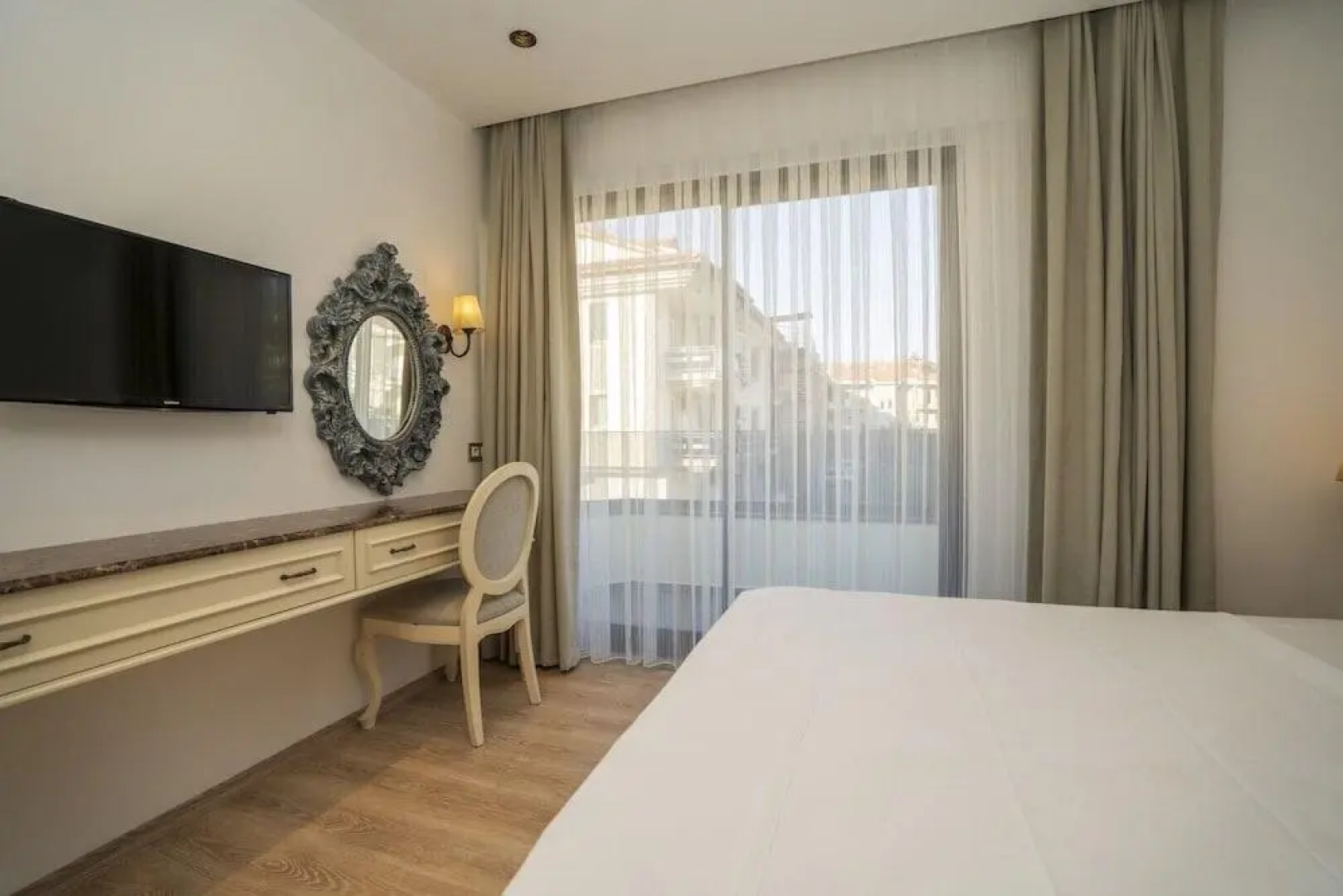 Апарт-отель Channel Suites