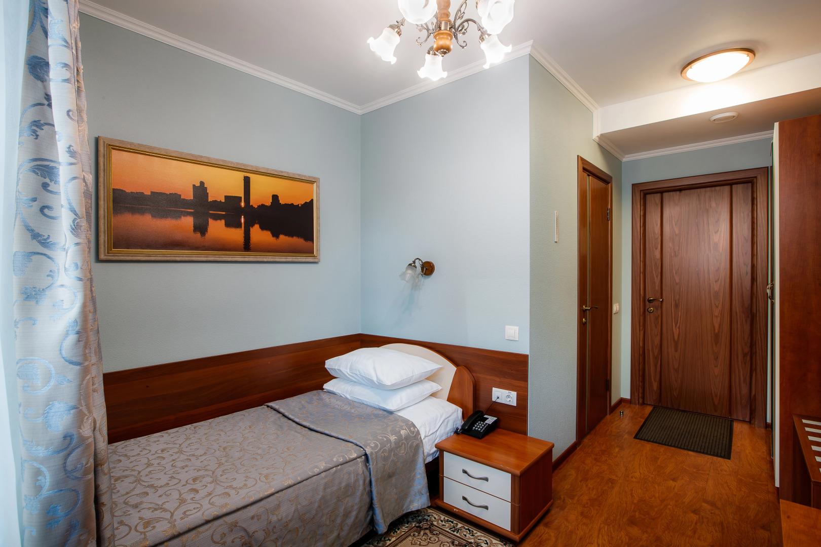 Отель Свердлова 27