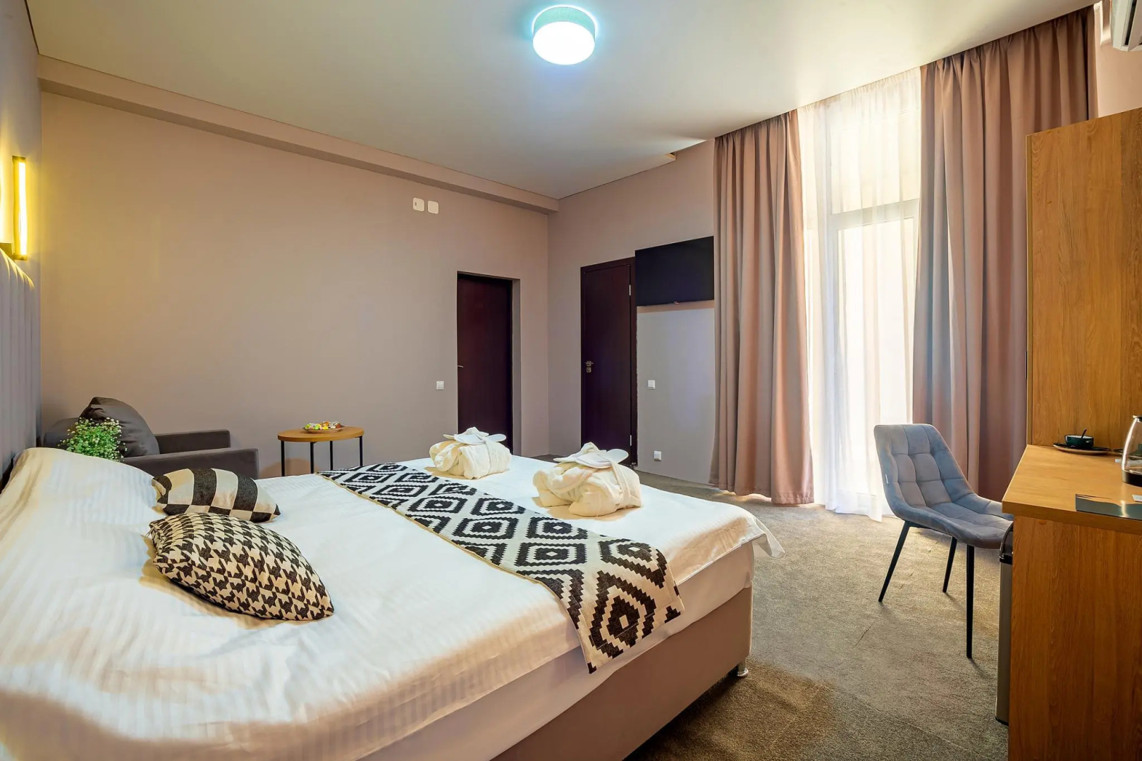 Green Land Hotel