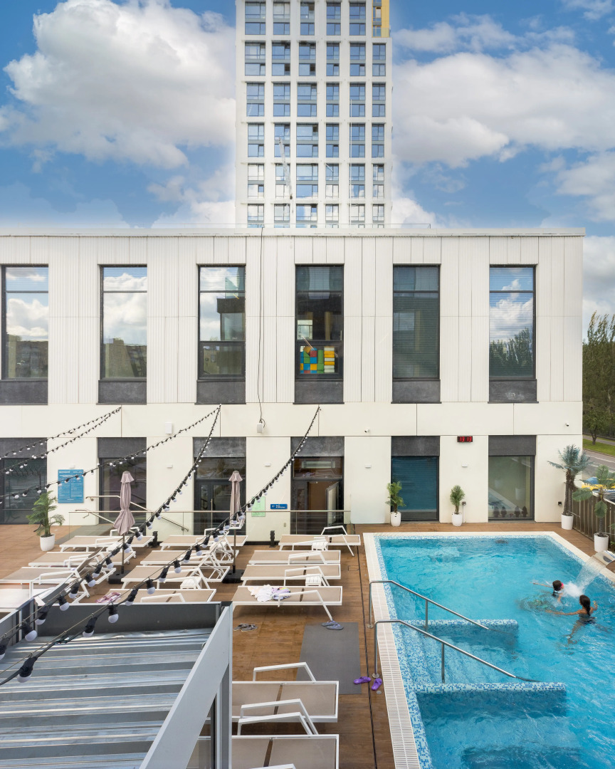 Апартаменты KeyGo 1036 с бассейном и видом на Новую Фондовую Оранжерею