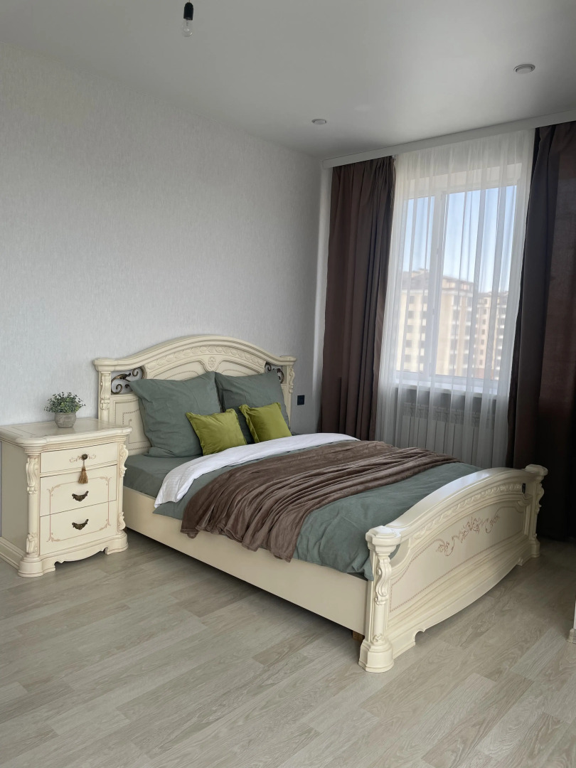 Квартира Просторная на Курсантов Кировцев