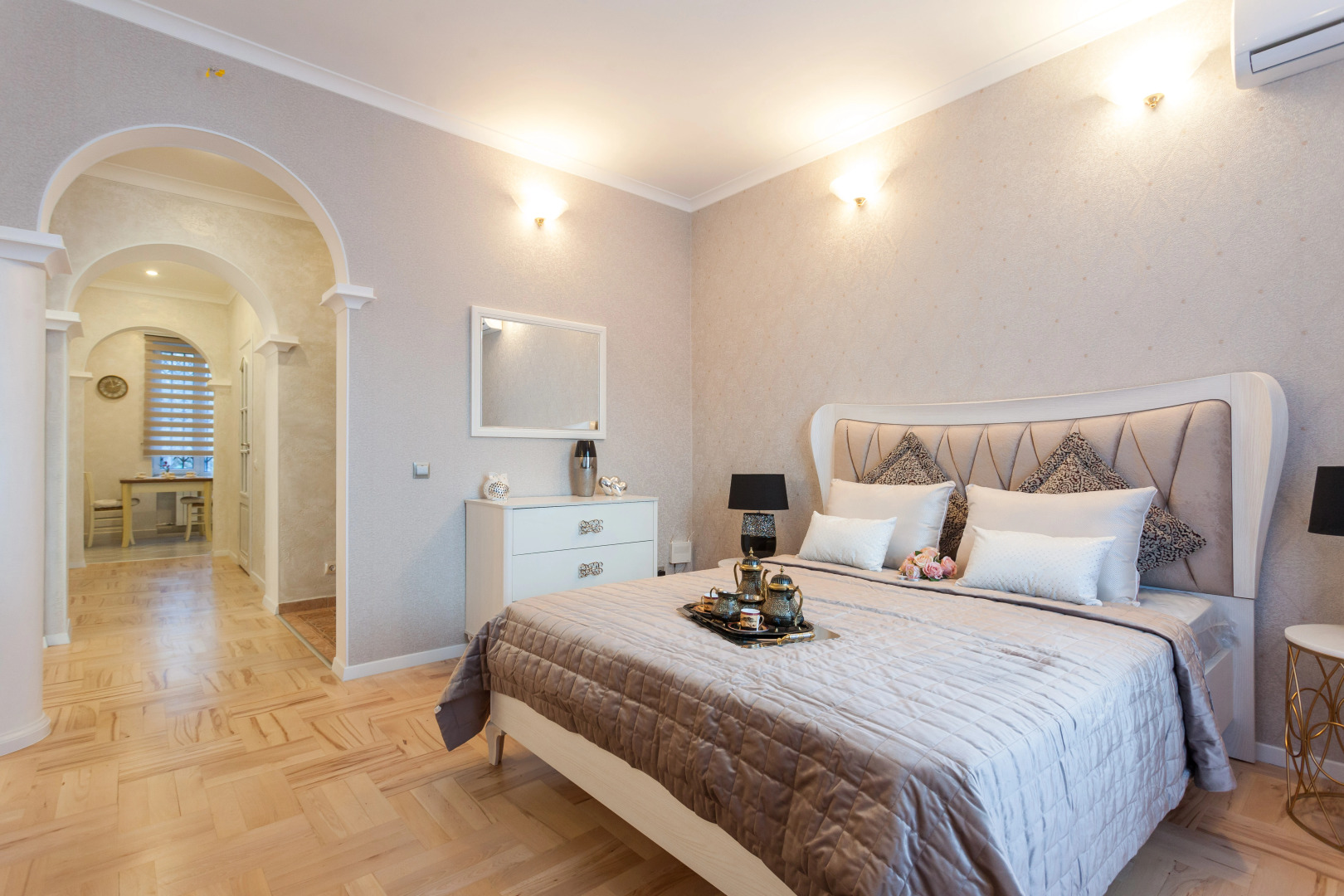 Апартаменты двухкомнатные экстра-люкс в центре