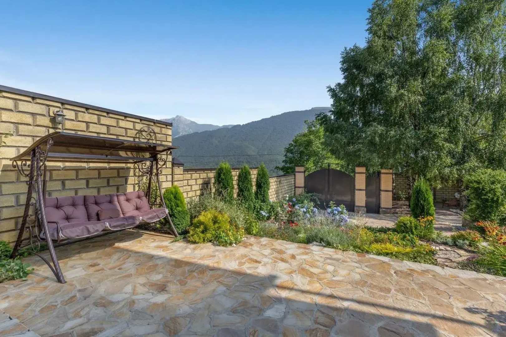 Частный дом Райский уголок среди гор и альпийских лугов