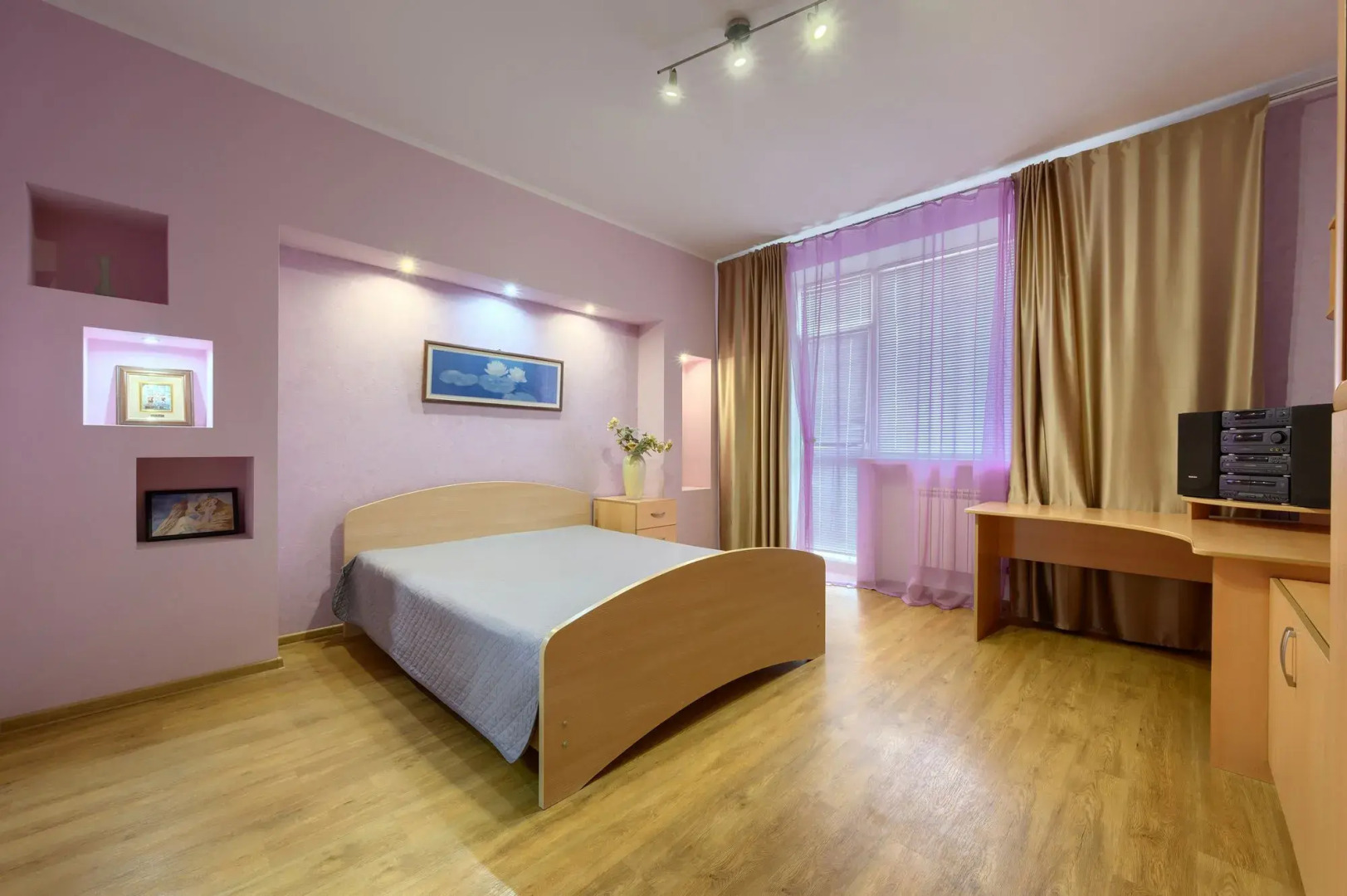 Трёхкомнатные апартаменты на Маршала Чуйкова