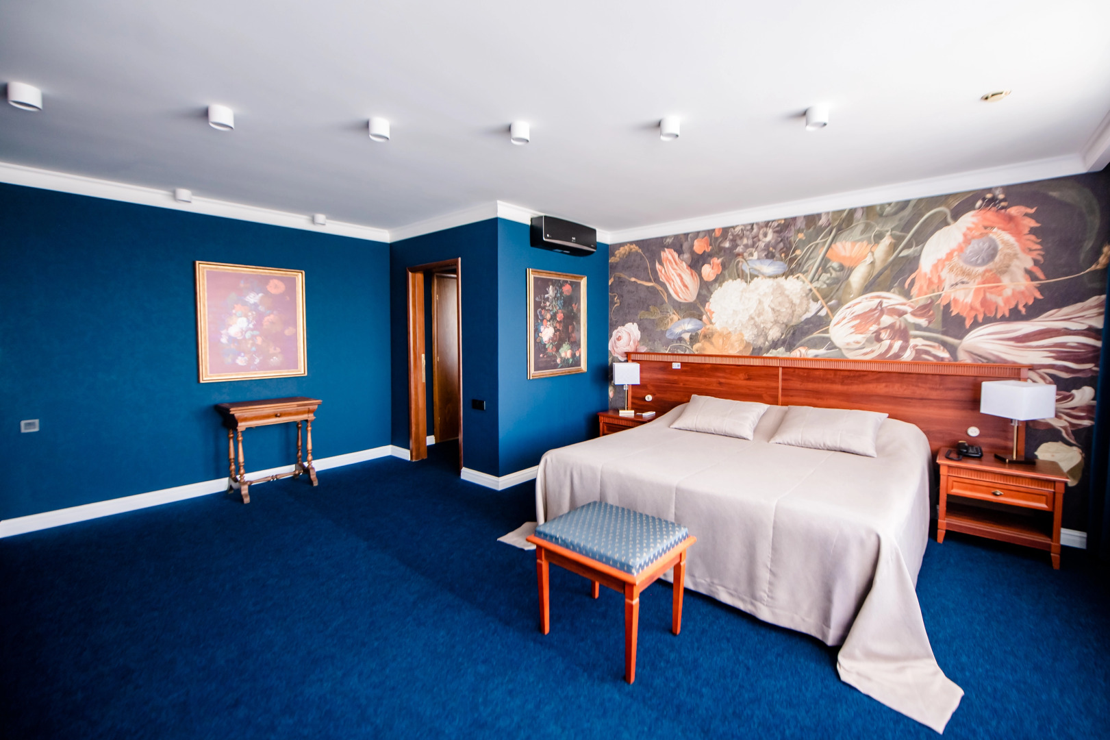 Отель Президент-отель Дис