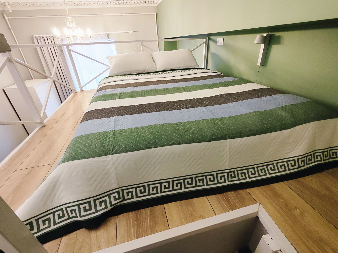 Апартаменты с балконом и камином