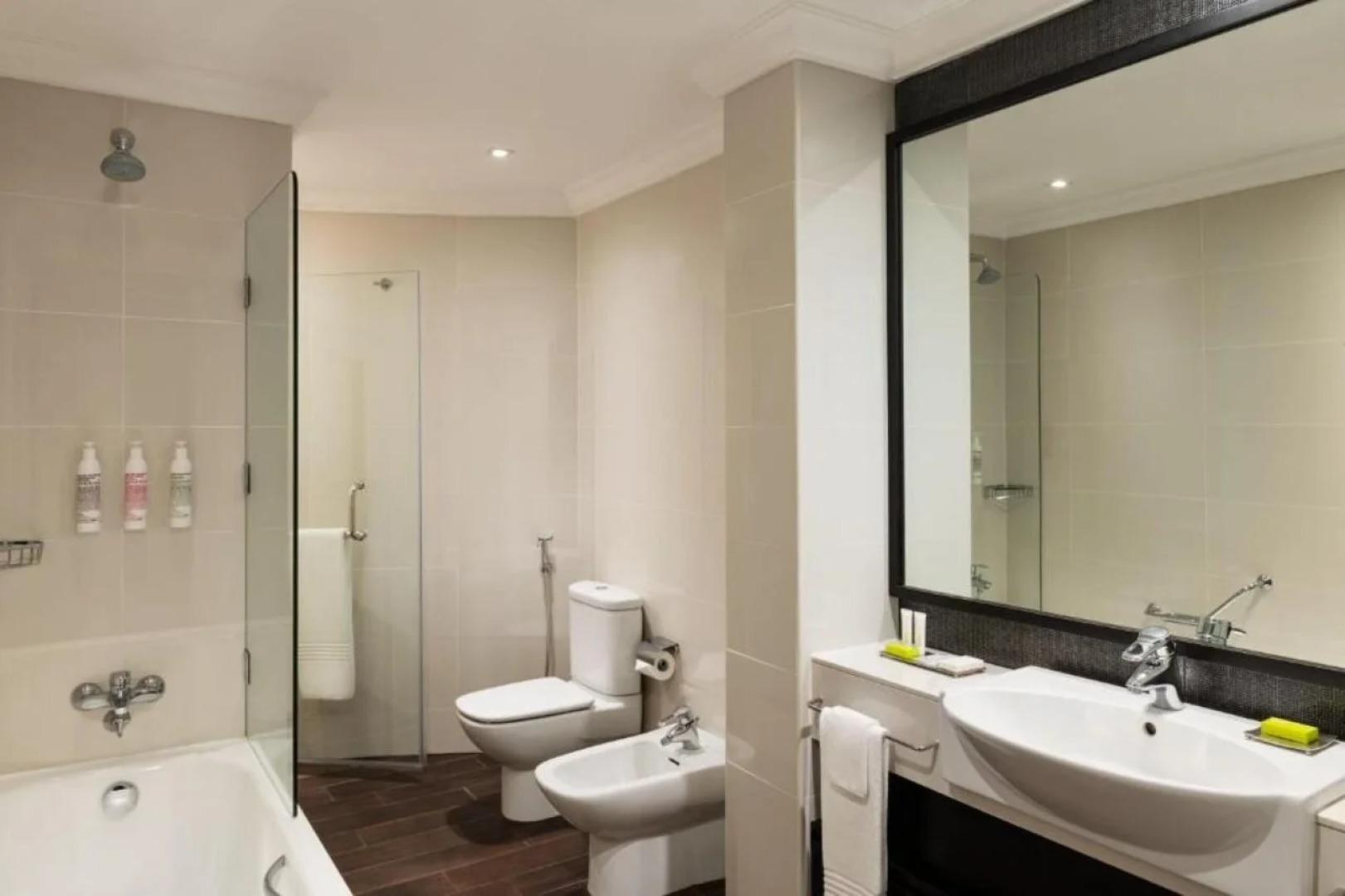 Отель Le Méridien Mina Seyahi Beach Resort & Waterpark