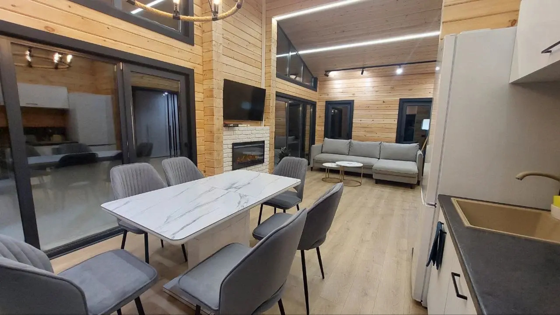 Гостевой дом Деревянный дом с камином в лесу на Славянской