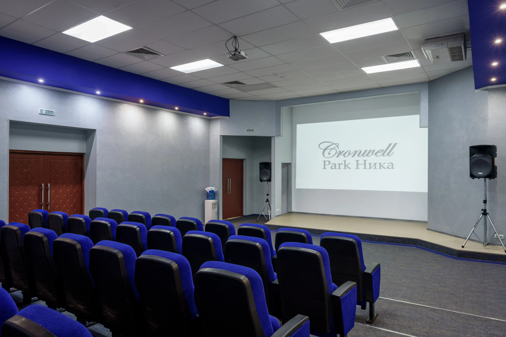 Отель Cronwell Park Ника