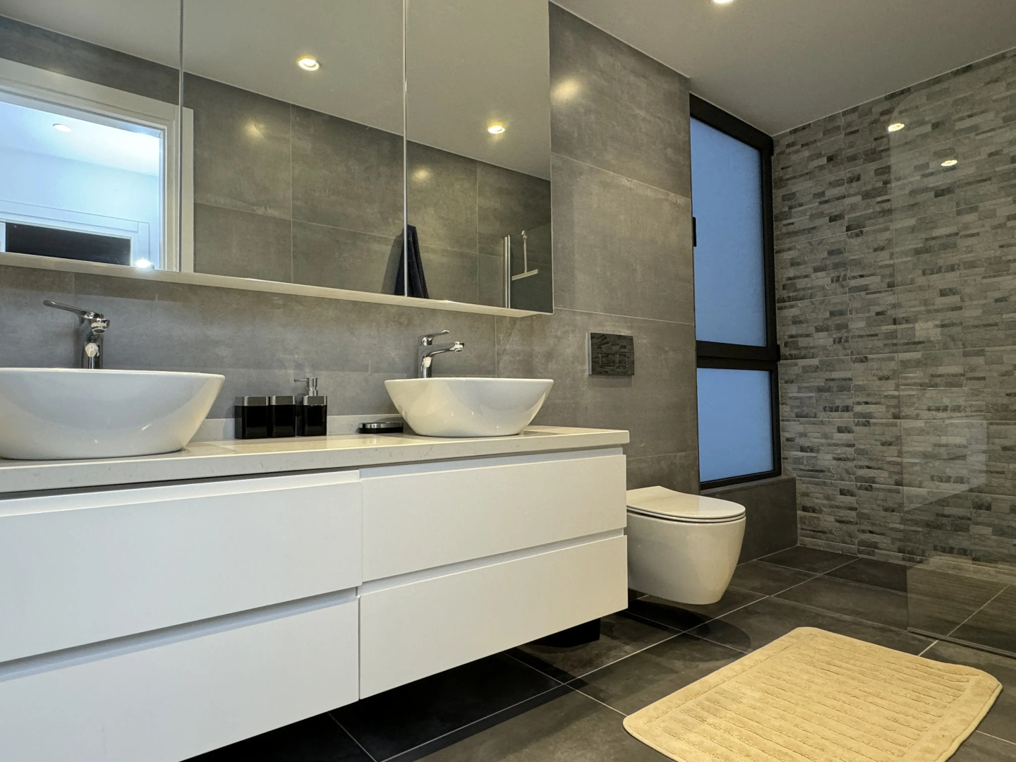 Вилла Роскошная вилла на берегу Средиземного моря