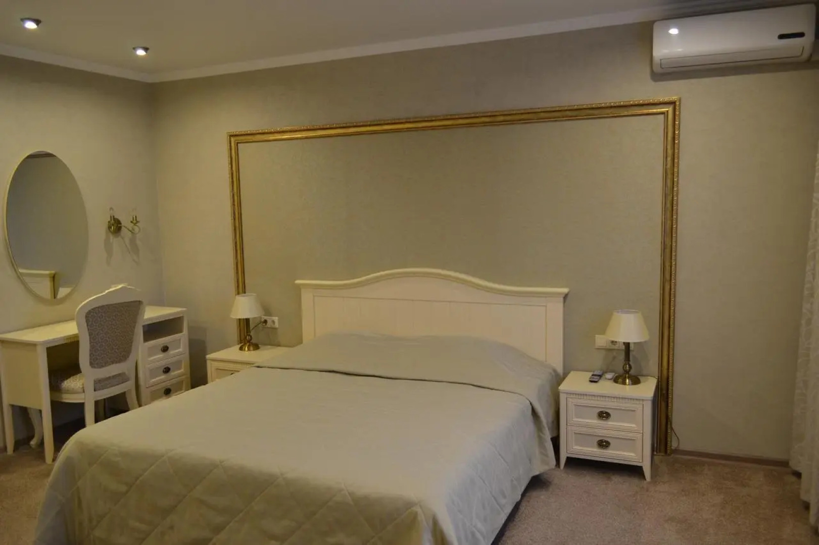 Отель Атриум