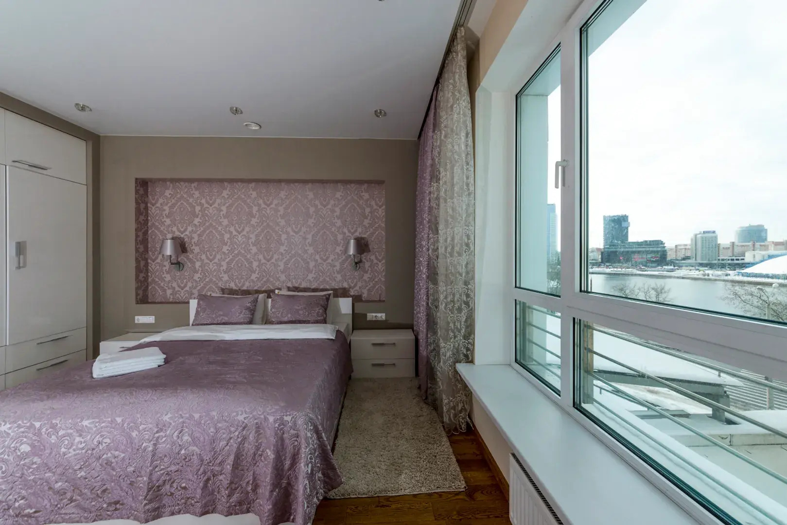 Апартаменты 4-комнатные HomeApart Сторожовская, 6