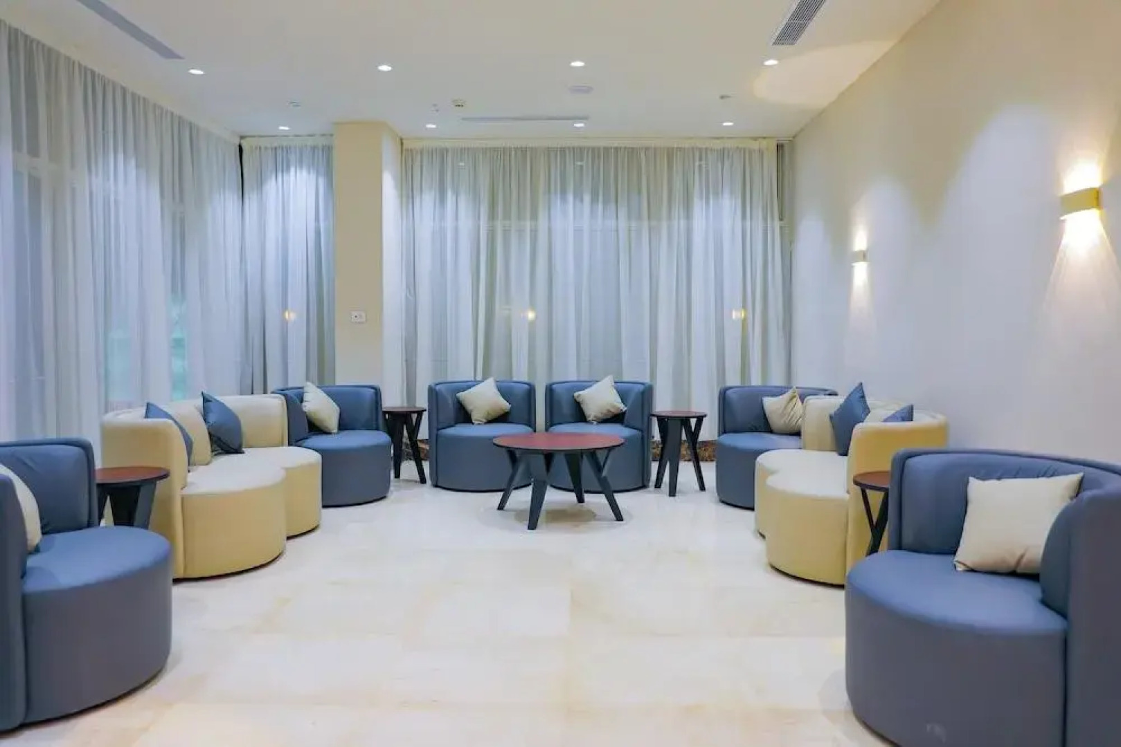 Отель Triumph White Sands