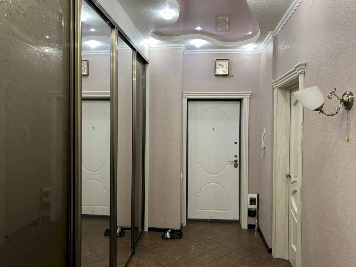 Квартира 8 Просторная 2-к в р-не Дельфинария - до моря 10 мин