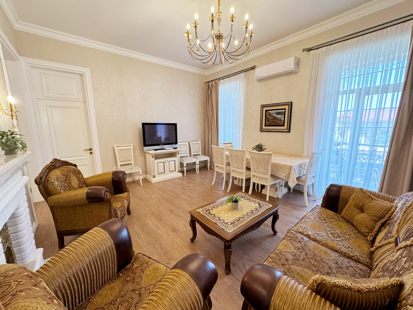 Апартаменты HISTORY 1888 Сentral Apartment & Excursions