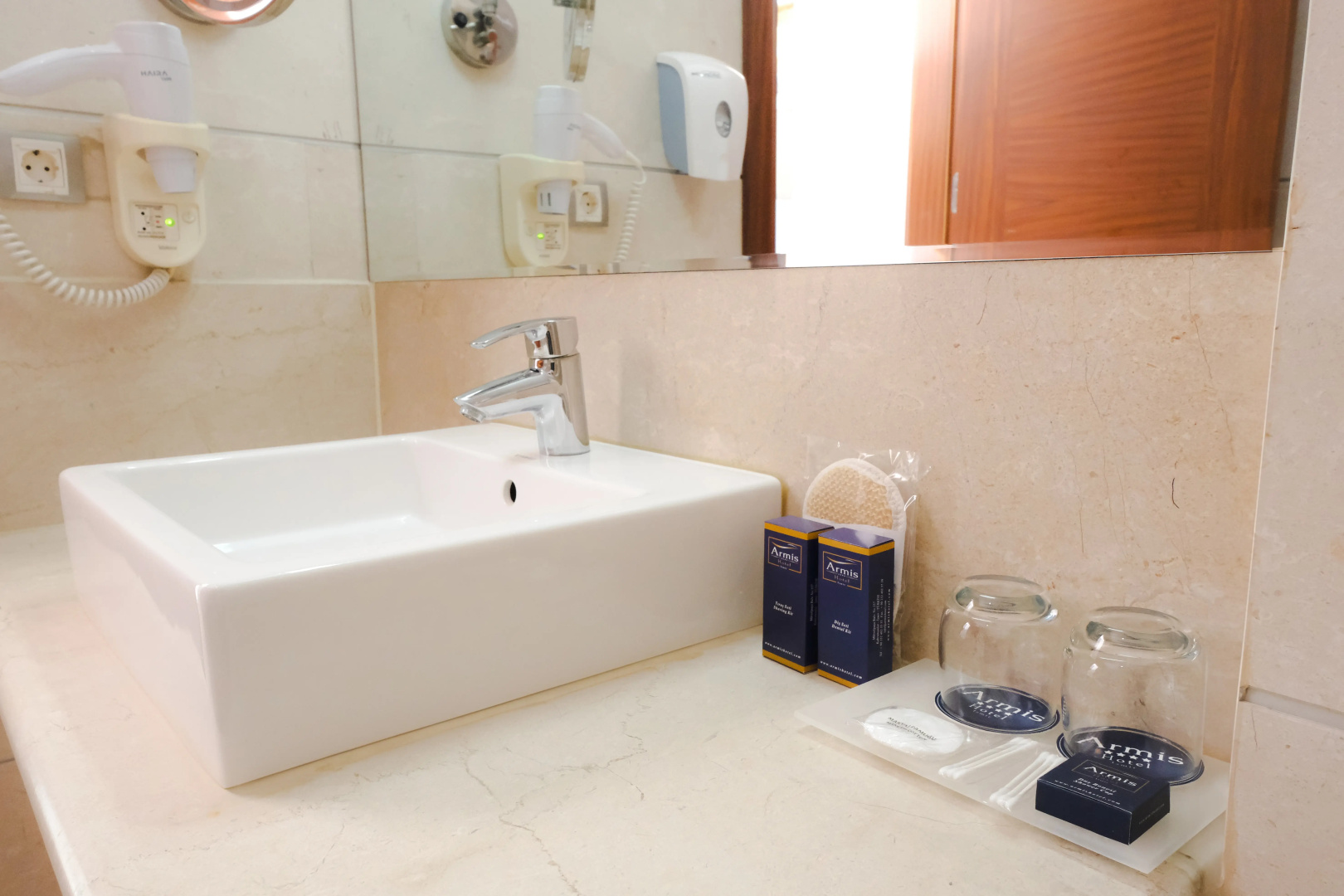 Armis Hotel