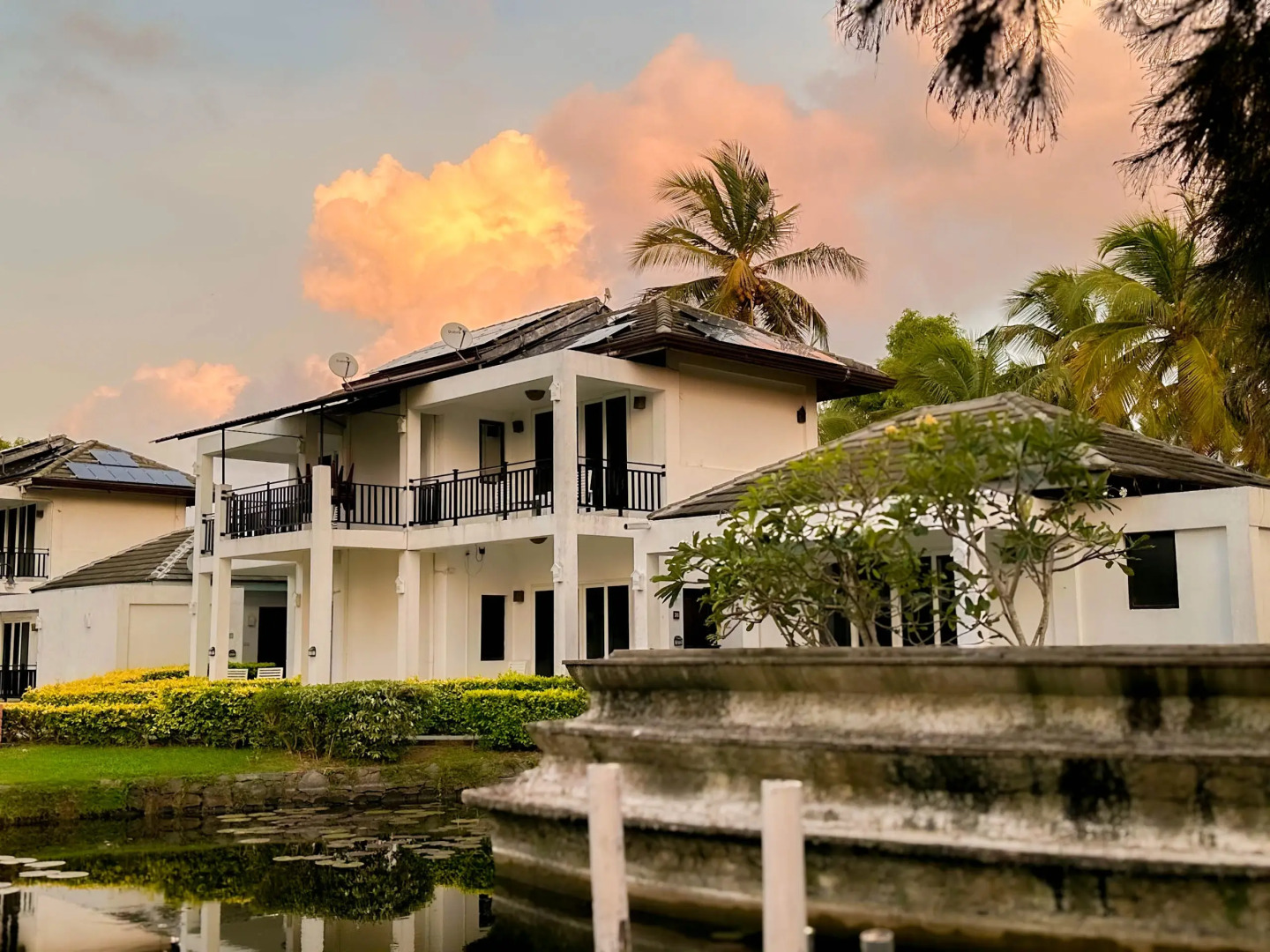 Отель Amaluna Resorts