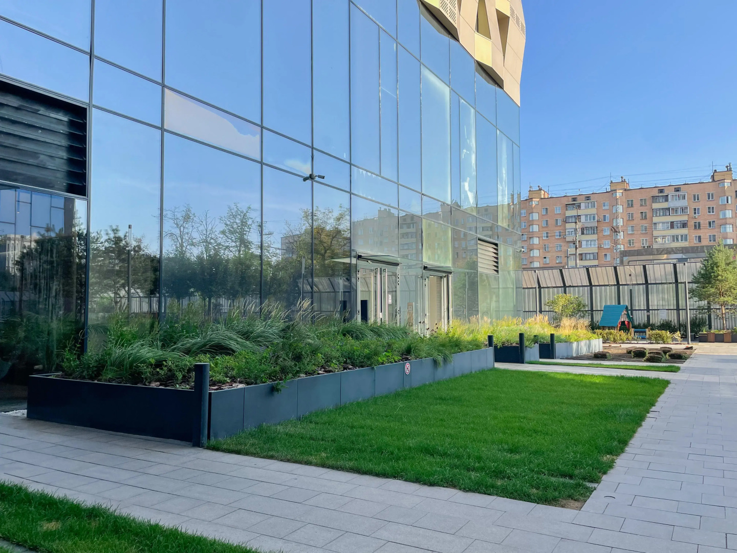 Апартаменты с Панорамными Окнами на 14 Этаже Небоскреба Бизнес-Класс в ЖК D1