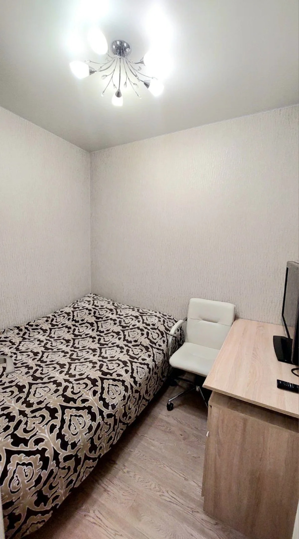 Апартаменты в центре с тремя спальнями на Червякова 55 рядом с парком Победы