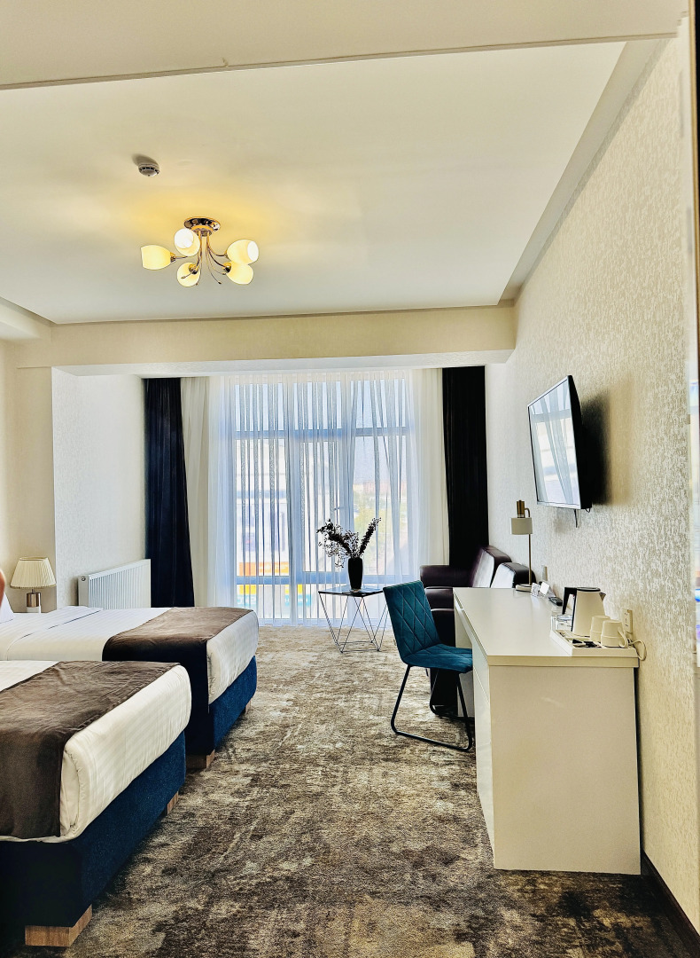 Отель Garnet Mir